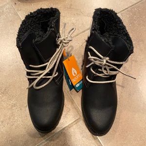 Sporto boots.